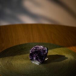 Stand small amethyst scaled