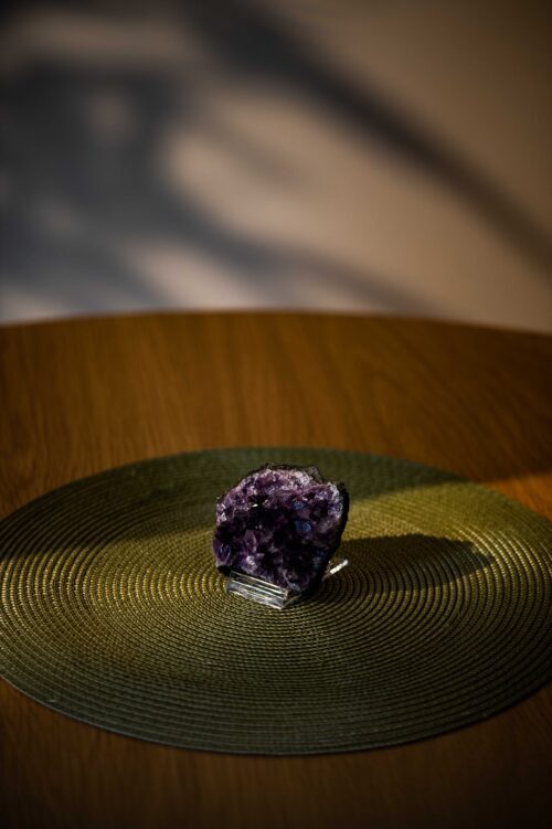 Stand small amethyst scaled