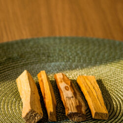 Alternative view of Πάλο σάντο ξυλάκια για καύση (palo santo)